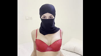 Gadis Muslimah Arab Berjilbab Menggoda Diri, Mainkan Memek Dan Klitoris, Fantasi Erotis Sendirian