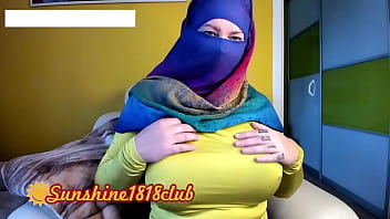 Gadis Muslim Berhijab Dari Timur Tengah Dengan Payudara Besar Terekam Kamera Pada 2 November