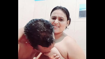 Bercinta Liar Di Kamar Mandi Dengan Desi
