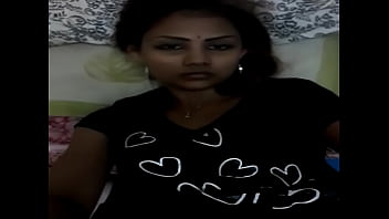 Gadis Tamil Meraba-raba Memeknya
