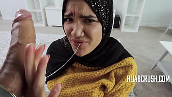 Gadis Berhijab Dipaksa Penuhi Syarat Mesum Kakak Tirinya – Naudi Nala