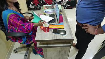 Nyonya India Panas Digencet Habis-habisan Sama Office Boy Di Kantor, Suara Erotis Bahasa Hindi Bikin Merinding
