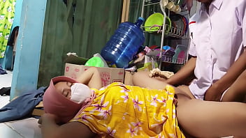Ibu Tiri Menggoda Dengan Rayuan Mesum Sebelum Berangkat Sekolah
