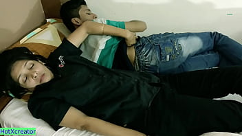 Berbagi Ranjang Dengan Kakak Tiri! Bercinta Panas Menggairahkan Dengan Suara Hindi