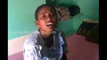 Gadis Tamil Berpayudara Besar Membuka Semuanya