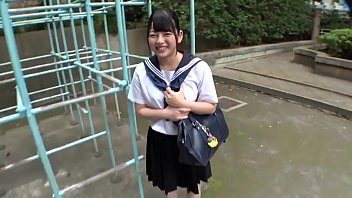 Gadis Jepang Muda Imut Berseragam Digituin Habis-habisan Di Kamar Hotel