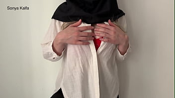 Sekretaris Berhijab Yang Seksi Menyerahkan Tubuh Demi Kenaikan Gaji