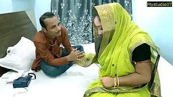 Istri Seksi India Butuh Uang Untuk Pengobatan Suami! Video Seks Amatir Hindi