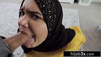Adik Tiri Berhijab Yang Panas Ngeseks Dengan Kakak Tirinya Yang Bergajul Besar Demi Uang (naudi Nala)
