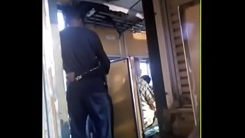 Perselingkuhan Mesum Bhabhi Tersesat Dengan Desi Di Atas Kereta Bangladesh