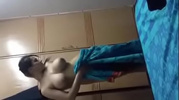 Bhabhi Habis Mandi, Tubuh Basah Dan Menggoda