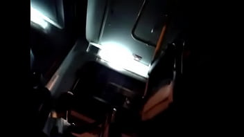 Perjalanan Malam Yang Menggoda Di Dalam Bus