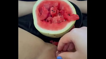 Video Panjang Arab 2025: Buah Semangka Memperbanyak Orgasme Wanita Rumahan – Amatir Saudi Terbaik – Putri Arab Putih Salju Genit Masturbasi Ekstrem – Fetish Makanan Gila – Buah Dalam Memek Sempit Remaja – Gadis – Los Angeles – Usa
