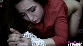Bambi Brooks Menggoda Anak Tiriku Dengan Nafsu Tak Tertahankan