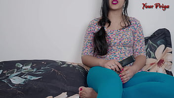 Adik Tiri Desi Tercengang Melihat Kontol Gede Yang Tegang Berdiri Di Depannya