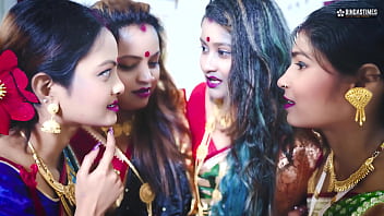 Saudara Jamindar India Yang Nakal Berbagi Empat Istri Mereka Untuk Gangbang Liar (audio Hindi)