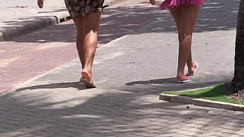 Gadis Manis Pergi Ke Pantai Dengan Pantat Yang Menggoda