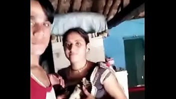 Menyedot Payudara Bhabhi Yang Menggairahkan