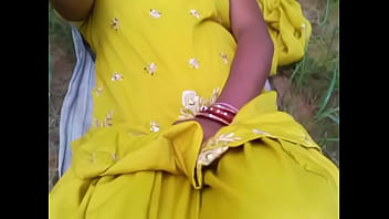 Gaon Ki Chhokri Khet Mein, Hindi Mein Garam Baatein