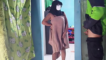Tukang Gojek Kaget Lihat Aku Lagi Asyik Ngencrot