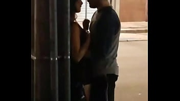 Cara Cina Yang Panas: Emo Beija Com Fúria E Morde O Lábio