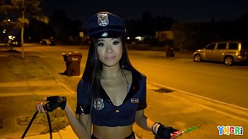 Vina Sky, Remaja Asia Dihardcore Di Malam Halloween