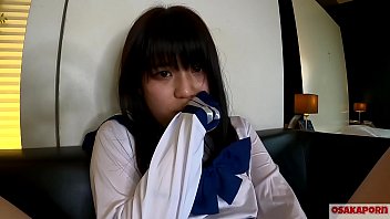 Perawan 18 Tahun Dengan Mata Besar Dan Tubuh Mungil Mengalami Orgasme Deras Saat Ditembus Dalam Posisi Missionary, Tanpa Bra Dan Rok Mini, Dengan Ekspresi Nafsu Dan Percakapan Mesra.