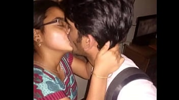 Guru Yang Menggoda Dengan Tubuh Seksi Di Kelas