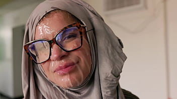 Milf Berhijab Disodomi Hingga Wajahnya Belepotan Air Mani