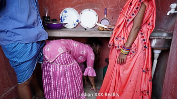 Pindah Ke Dapur, Keluarga Tiri India Yang Panas Menggoda