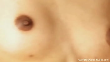 Penari Seksi Bollywood India Yang Menggoda Dengan Gerakan Menggairahkan