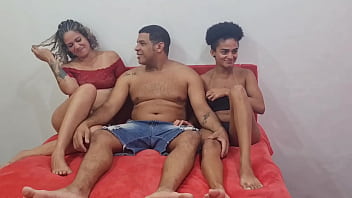 Metendo Forte Na Buceta Da Mãe E Da Filha Ao Mesmo Tempo