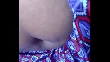 Lubang Pusar Tante Desi Yang Menggoda