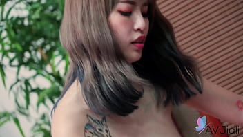 Gadis Tiongkok Nakal Menggoyang Tubuh Gemuk Pria Itu Dengan Liar