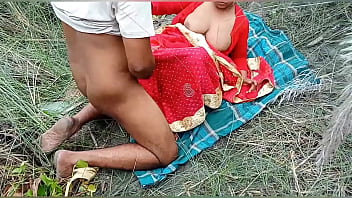 Bhabhi Seksi Digituhin Habis-habisan Di Alam Terbuka